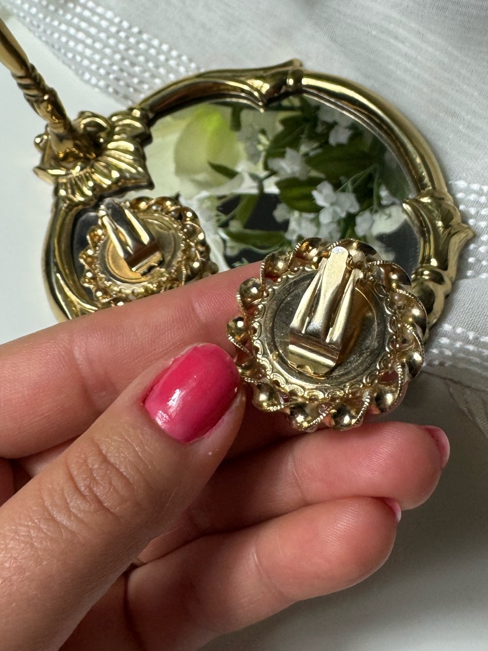 Vintage Pearl and Gold Women's Earrings Clip On grandma core Pinterest - Picture 16 of 16